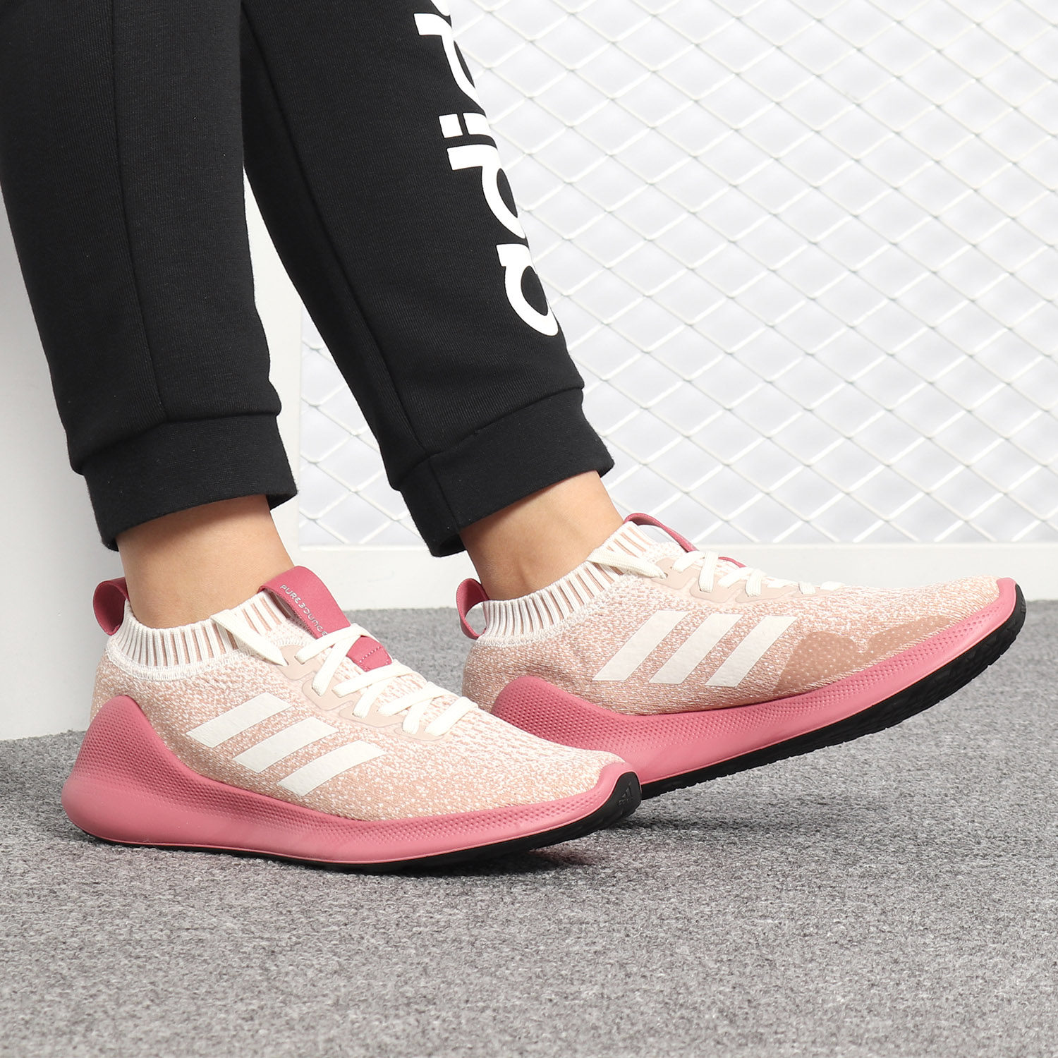 Adidas/阿迪达斯正品 春夏新款男女休闲缓震运动跑步鞋D96589