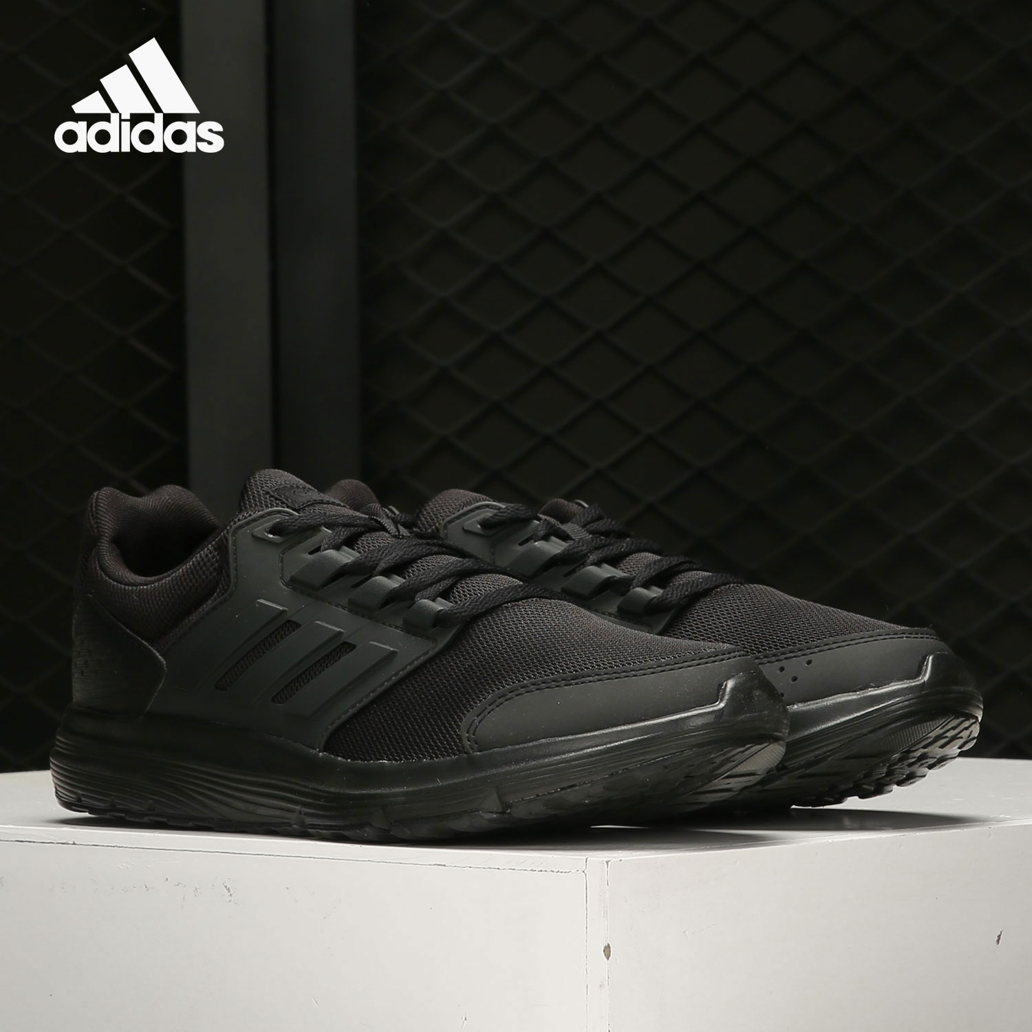 休闲跑步运动鞋Adidas/阿迪达斯
