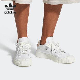 CQ2004 女士圆头系带平跟防滑低帮板鞋 Adidas 阿迪达斯正品