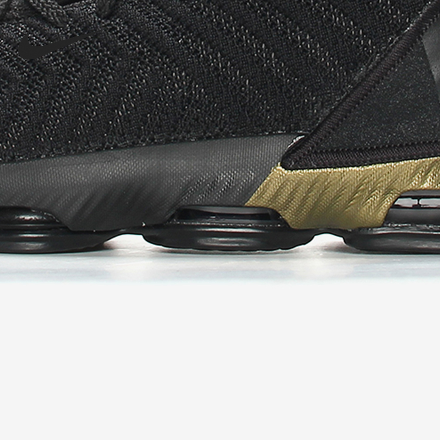 耐克詹姆斯16(GS)大童运动篮球鞋