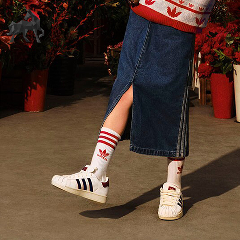 Adidas/阿迪达斯正品三叶草大童蛇年新年款时尚板鞋JR8084