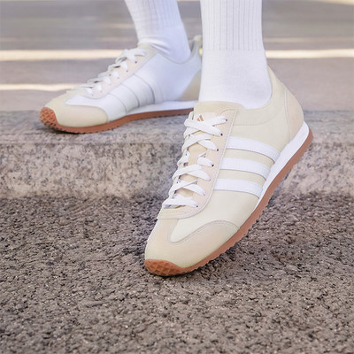 阿迪达斯男女时尚透气休闲鞋