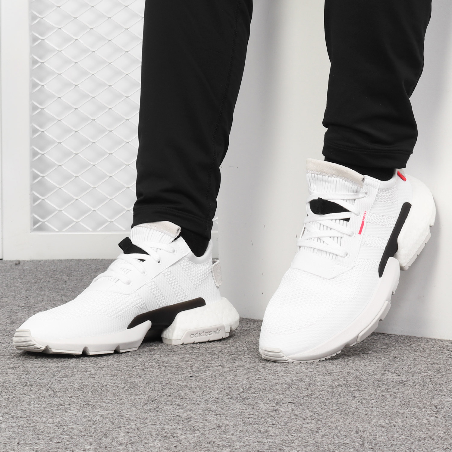 阿迪达斯三叶草男子运动跑步鞋