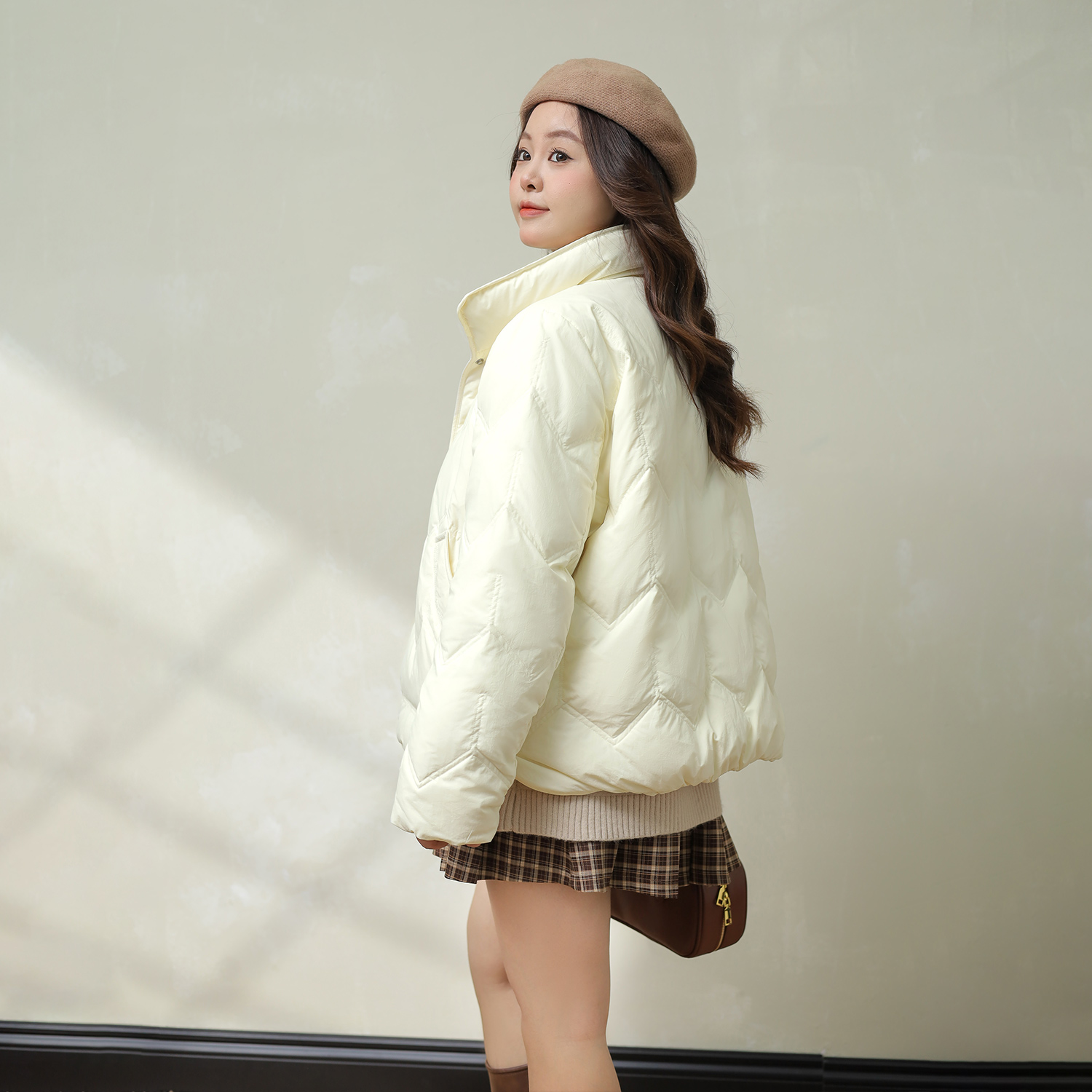 DM100立领短款轻薄羽绒服