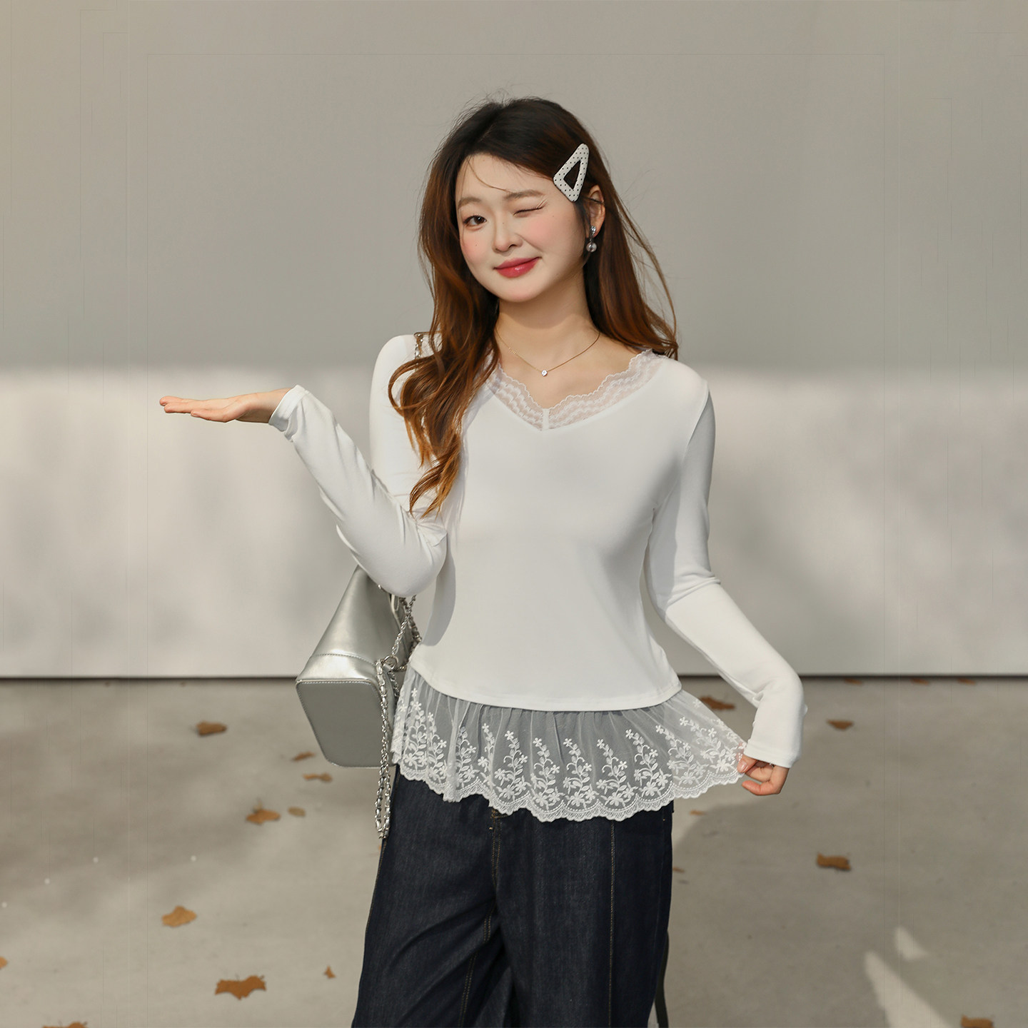 【1/16新品 20点 年货节立减15%】DM100大码花边V领收腰内搭T恤,女装/女士精品,大码内搭,淘宝优惠券,粉丝福利购,淘宝优惠卷