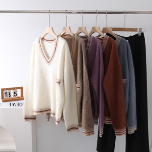 秋冬款时尚气质V领条纹百搭休闲宽松单口袋拉绒羊毛羊绒衫毛衣女