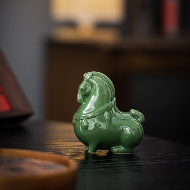 汝窑绿马开片陶瓷茶宠摆件送礼
