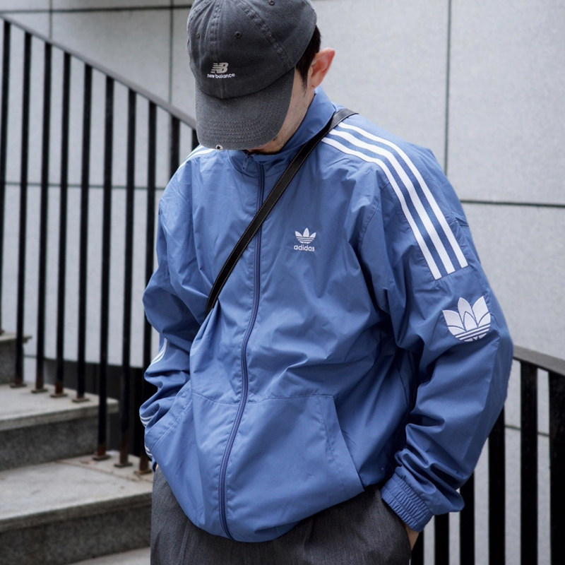 阿迪达斯三叶草外套男秋季新款美式梭织防风衣立领棒球服蓝色夹克