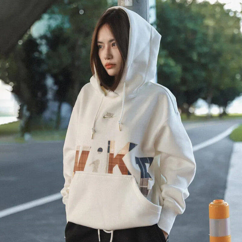 Nike耐克浅色连帽卫衣女宽松大码休闲上衣秋冬款棉质运动装FV3977