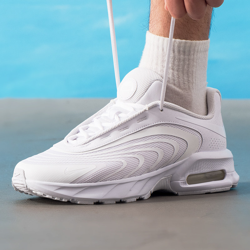nike耐克白色气垫跑步鞋男鞋新款透气网面运动鞋舒适轻便休闲跑鞋