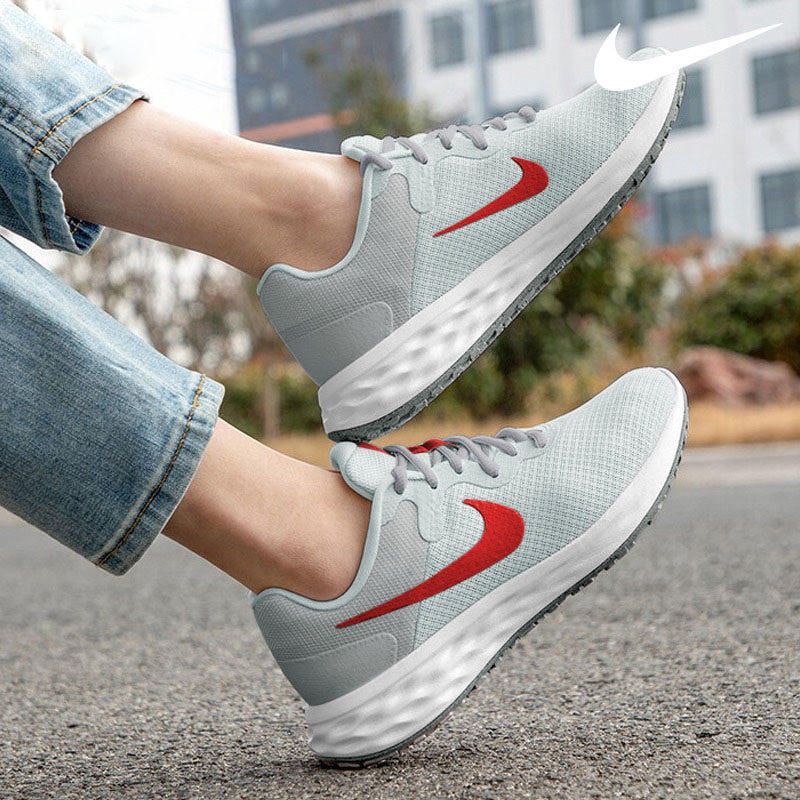 Nike耐克浅色运动鞋女鞋