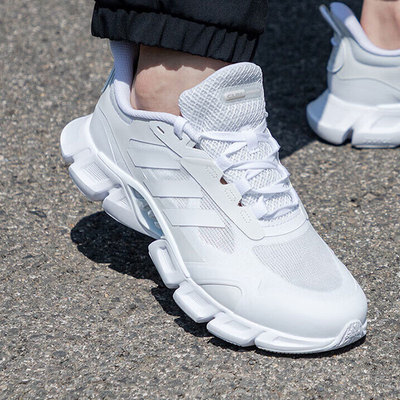 阿迪达斯男鞋春季正品白色运动鞋清风跑鞋网面透气跑步鞋男H01185