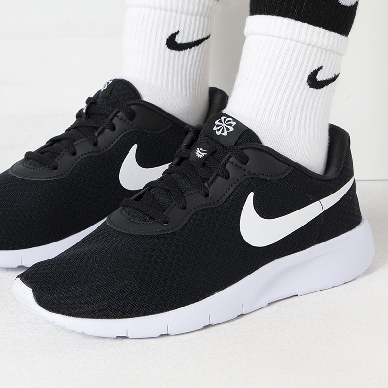 NIKE耐克鞋子黑色运动鞋软底女鞋网鞋休闲鞋旅游鞋夏季新款跑步鞋