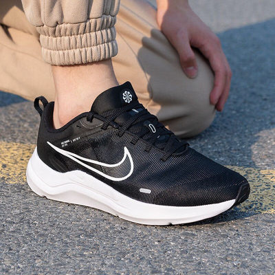 Nike耐克低帮软底跑步鞋