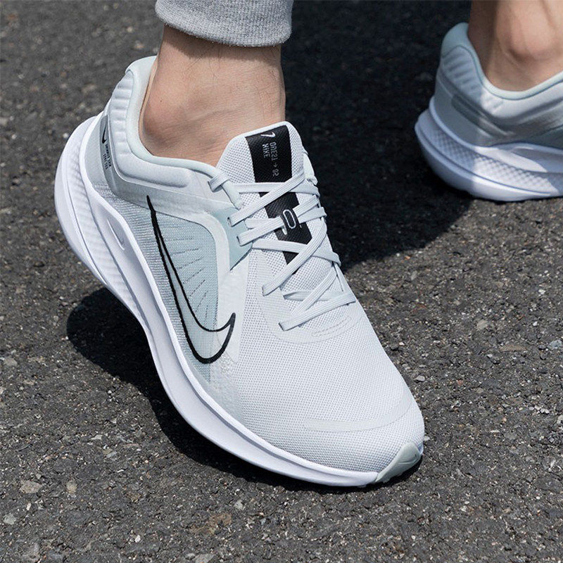 NIKE耐克跑步鞋男新款QUE