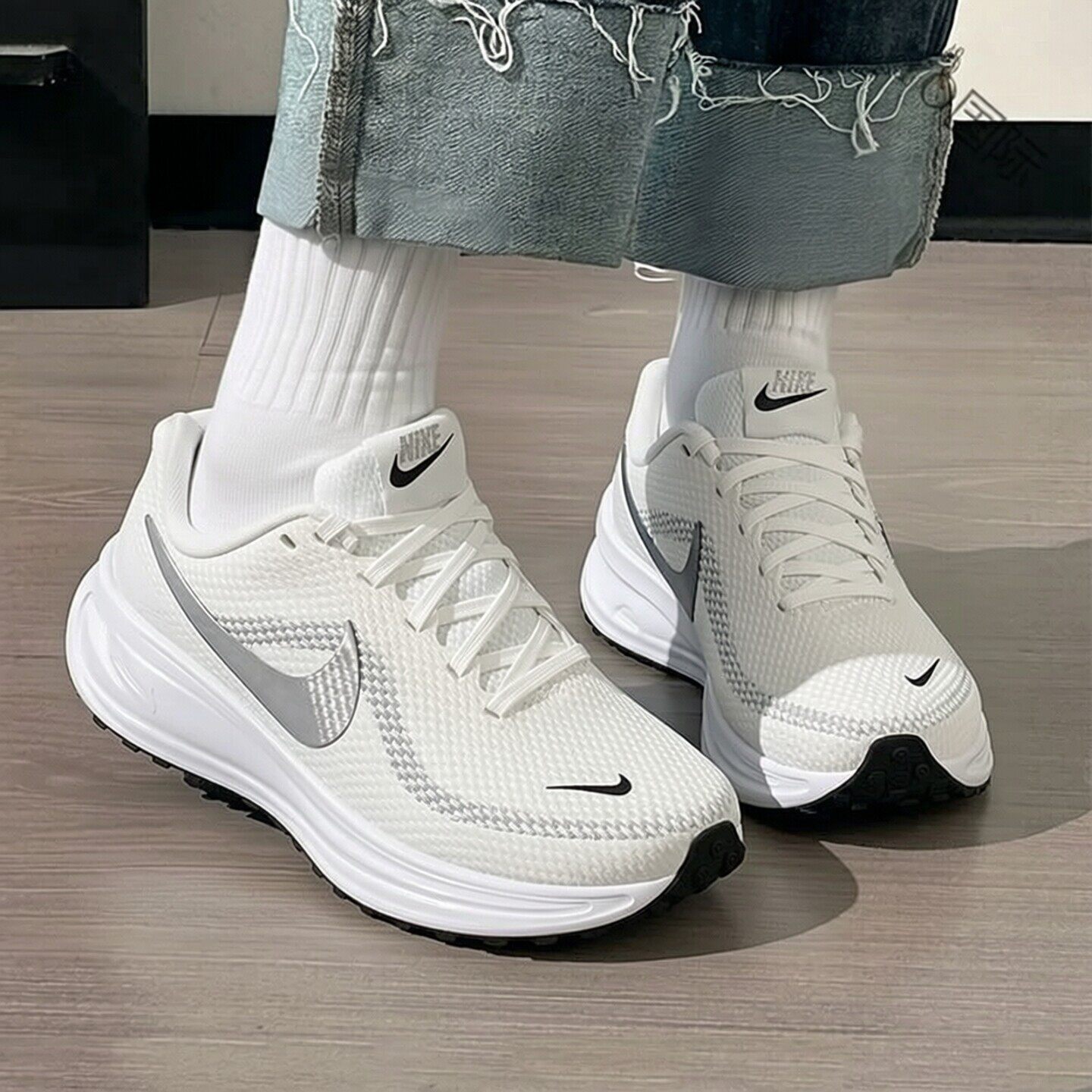 Nike耐克鞋子轻便透气运动鞋新款网鞋女子健身跑步鞋休闲鞋HJ8485