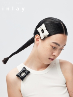 吾也联名枕头发卡金属卡西装 thepleasure 夹皮质银色发抓 SALE