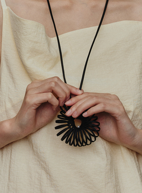 【SALE】吾也觅影系列高级感原创设计白色配饰圆影项链不退不换