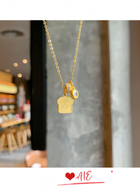 镀K金拉丝方糖可爱微笑面包吊坠新款百搭锁骨链轻奢级感