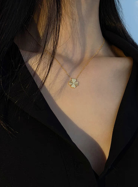 四叶草金色项链高级感