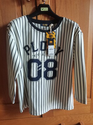 圆领体恤衫女款休闲风格