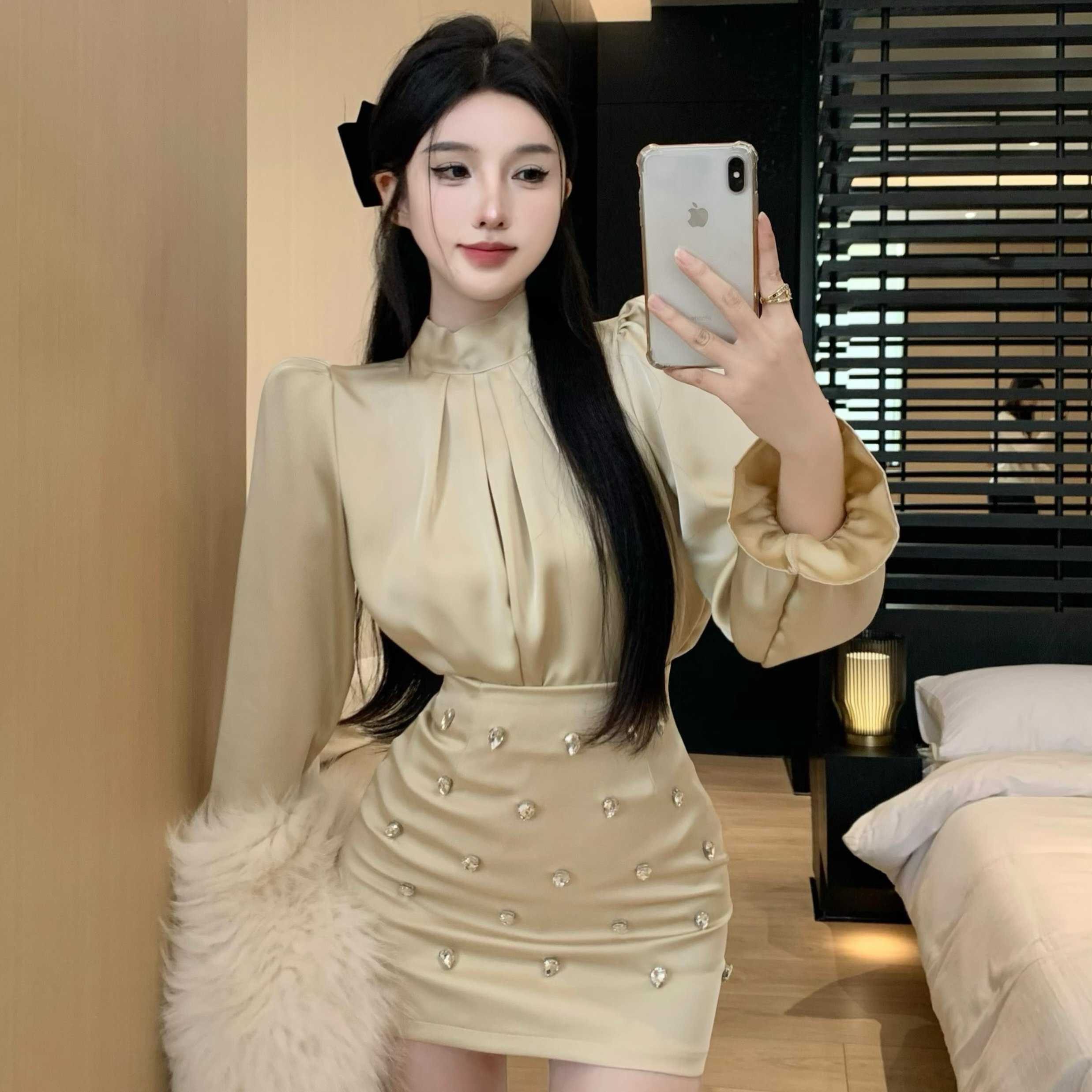 实拍辣妹泡泡袖缎面衬衫高级感套装女今年流行裙子包臀短裙两件套