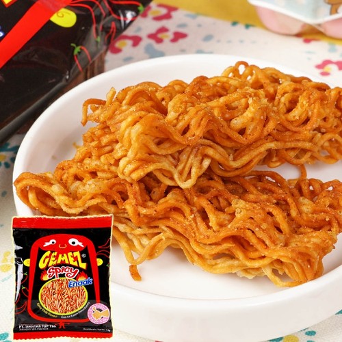 印尼进口 Gemez Enaak Extra辣味小鸡烤鸡点心面干脆面14g单包 - 封面