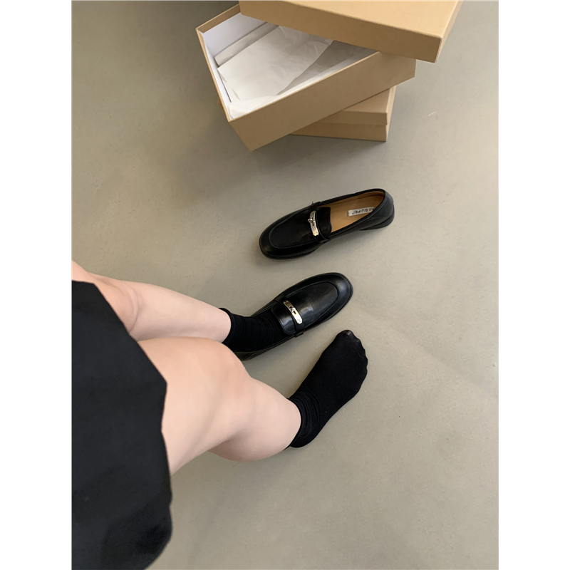 轻奢风英伦风小皮鞋女2024秋季新款学生圆头乐福鞋平底一脚蹬单鞋