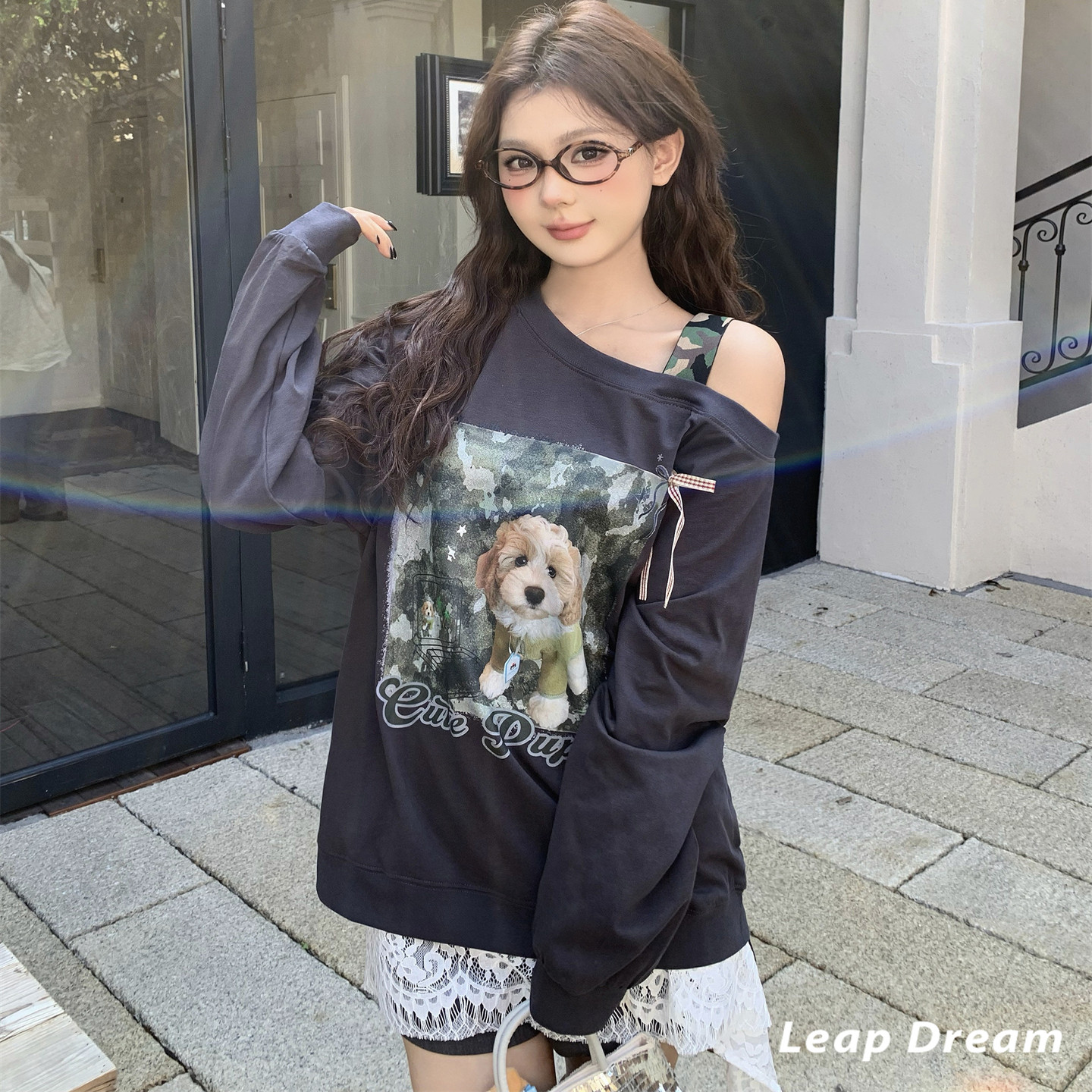 Leap Dream 迷彩小狗喷画露肩卫衣女立体蝴蝶可爱风百搭上衣