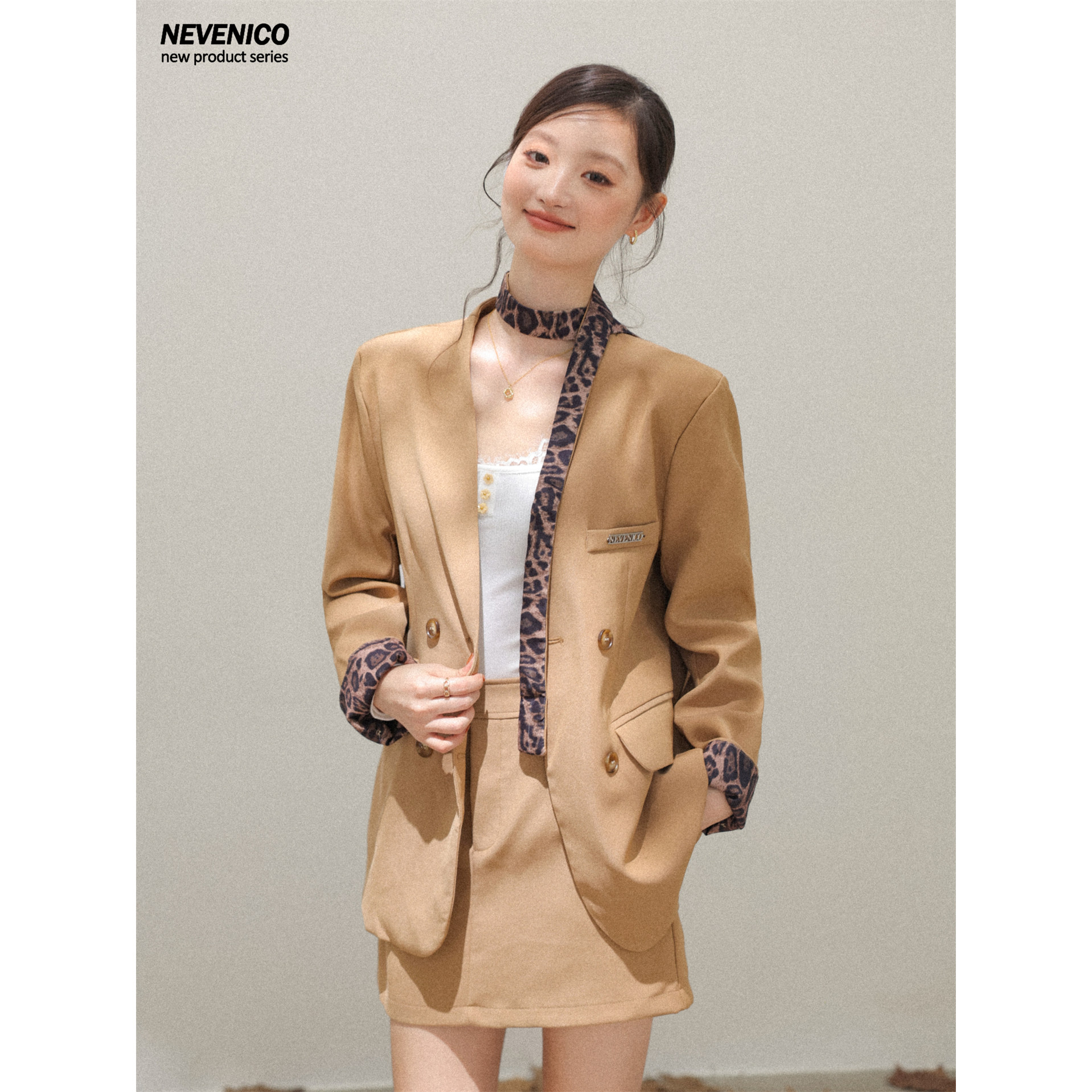 NEVENICO 豹纹翻边袖口西装外套女双排扣V领上衣