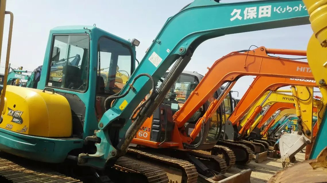 上海二手挖掘机市场现货销售二手久保田15久保田30小型挖掘机
