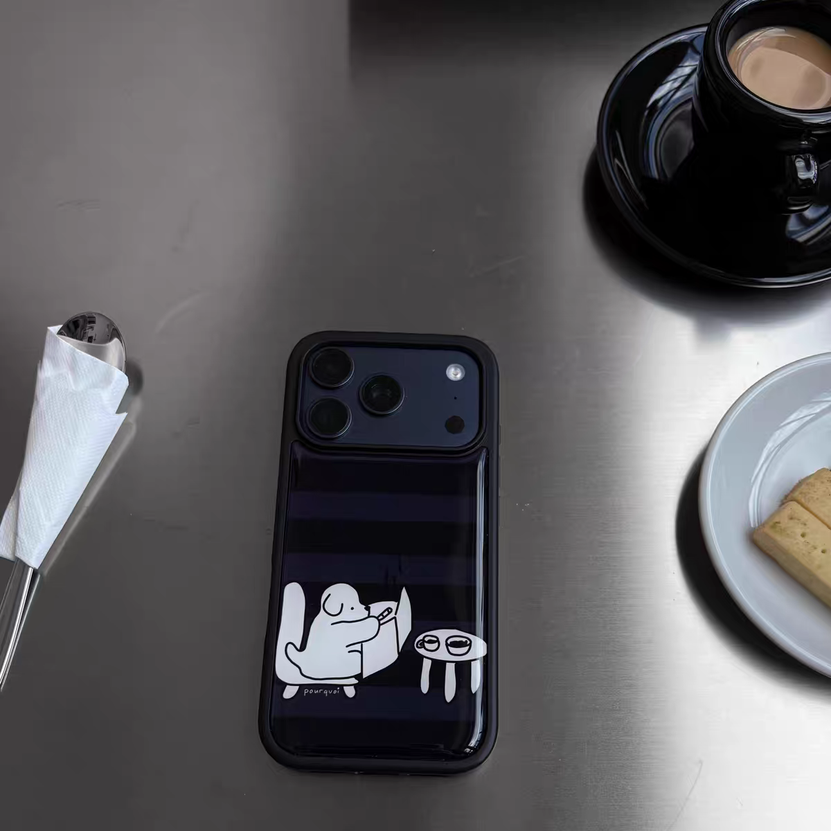 ins风复古看报小狗黑边滴胶手机壳适用苹果iPhone17promax高级感保护套小众16plus亮面15pro14防摔简约13pro