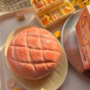 捏捏乐奶酥菠萝包慢回弹玩具熔岩奶香仿真面包squishy解压发泄