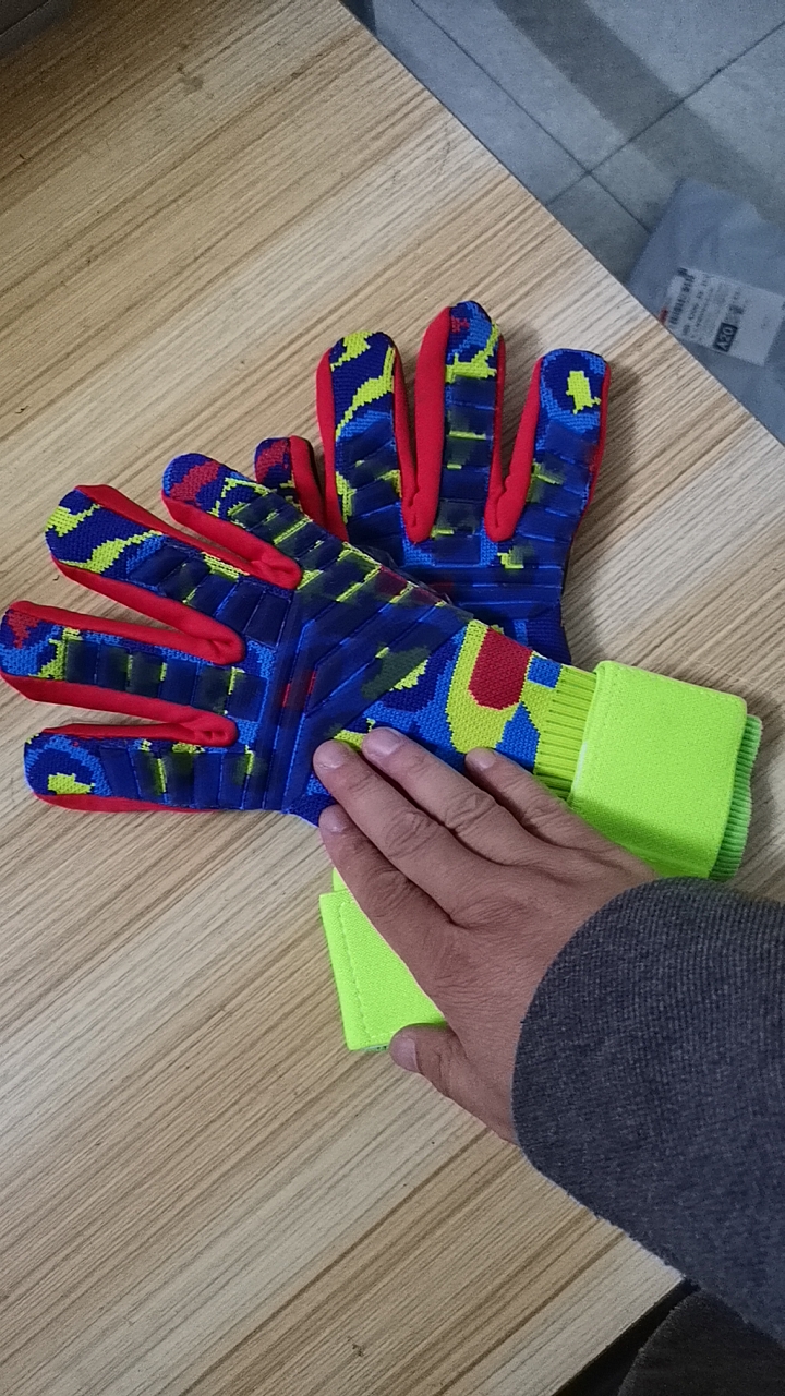 清仓处理最后几双足球门将手套乳胶老化8码加厚乳胶手腕偏紧