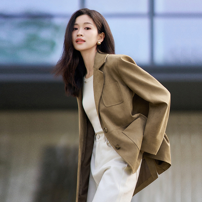 柒量一裁小个子卡其色西装