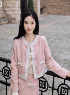 小个子粉色小香风外套+短裙套装