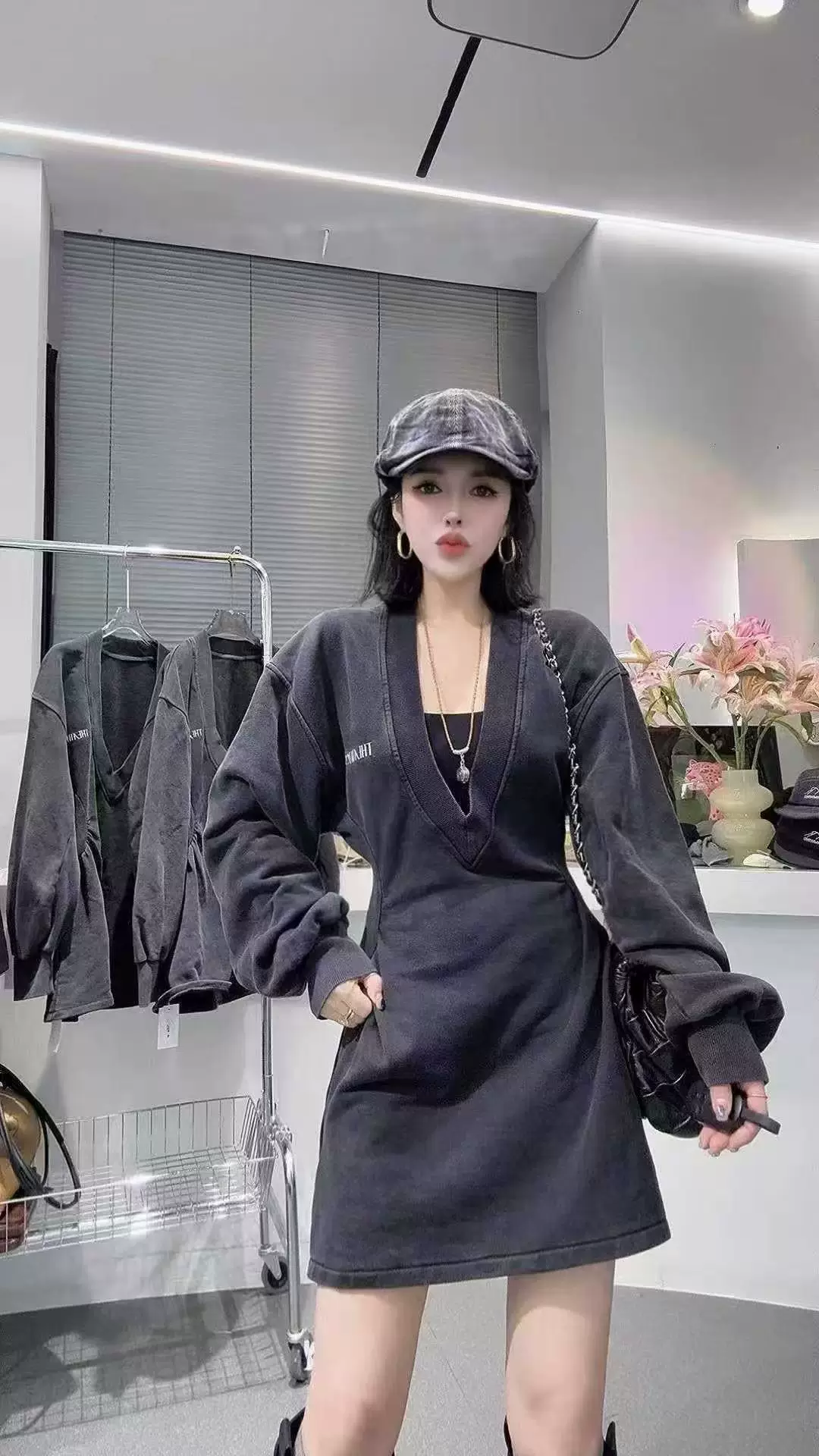 韩系休闲修身显瘦V领连衣裙欧货2025秋季新款时尚纯色高腰连衣裙