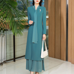 显瘦长袖 气质端庄绿色修身 开叉裙子 时尚 过膝连衣裙女2026春秋新款