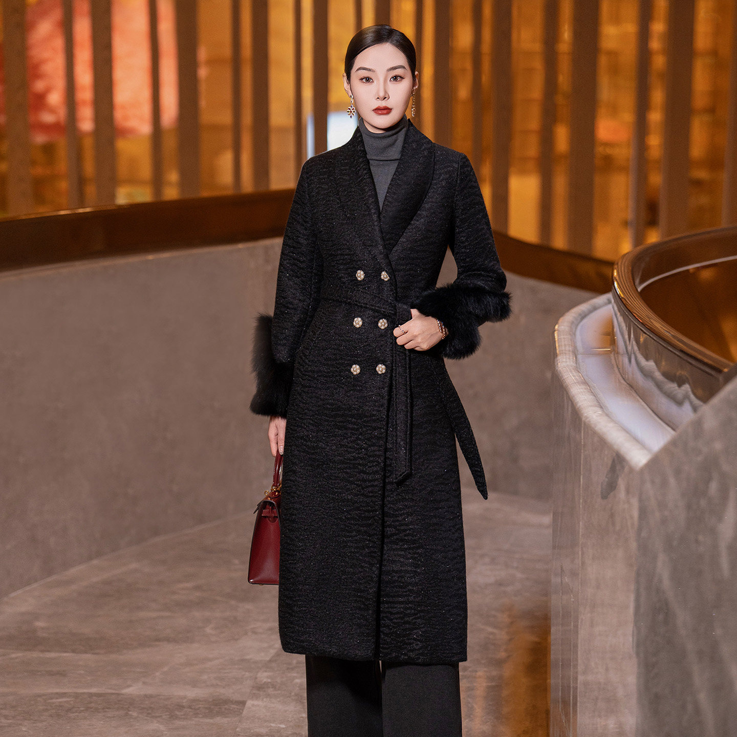 首尚格释2025冬季新款时尚气质端庄大气中长款长袖黑色羽绒外套女