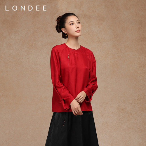 Londee/龙笛新中式宽松红色缎面衬衫国风优雅大码上衣外套5S22269