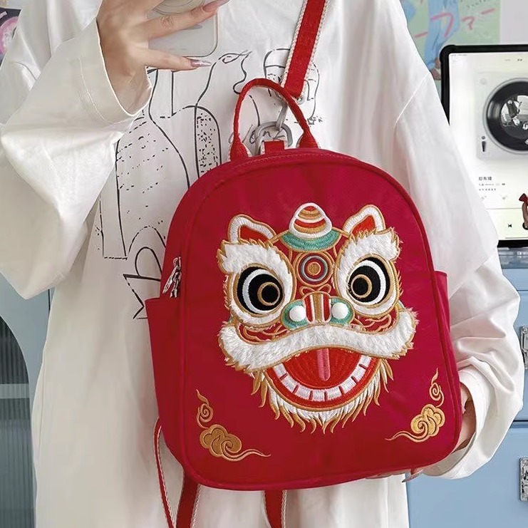 国潮风舞狮刺绣双肩包