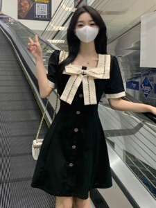 大码女2025夏季新款胖妹妹显瘦收腰法式赫本风方领气质A字连衣裙