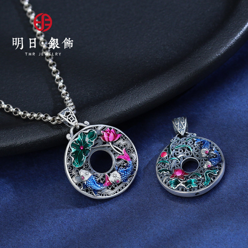 明日足银999年年有余镂空双面鲤鱼戏莲锁包吊坠
