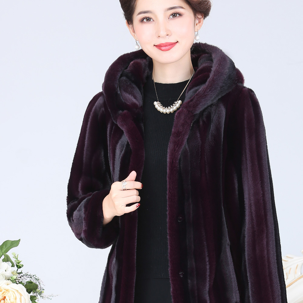 妈妈新款貂皮大衣连帽加厚海宁皮草整貂2021中老年女反季貂绒外套