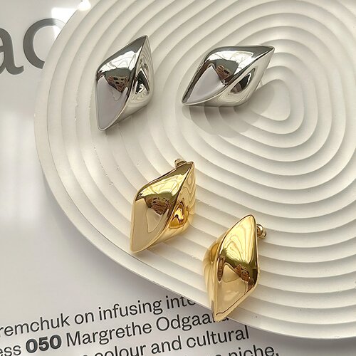 小众设计高级女菱形飞碟耳钉夸张