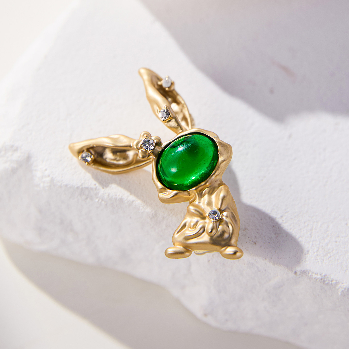 高品精致可爱兔子胸针饰品电镀工艺金色胸花防走光别针节日礼品