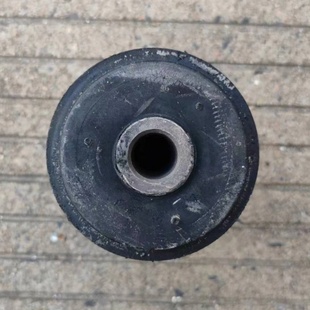 适用固定于江淮顺畅合客安凯宝斯通考斯特客车原装 钢板前铁胶衬套