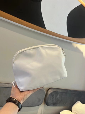 白色半圆形贝壳pu手拿包