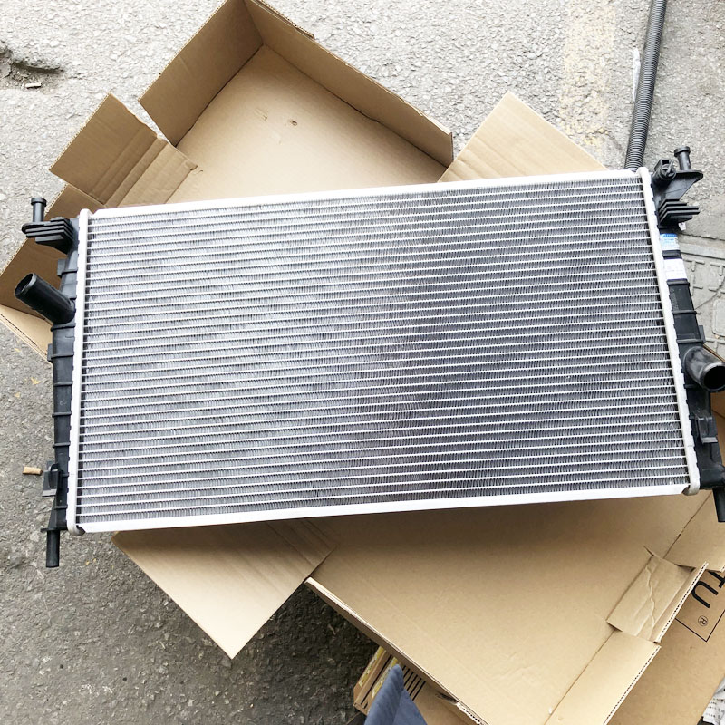 经典福克斯散热器水箱 发动机水箱 循环水箱冷却水箱