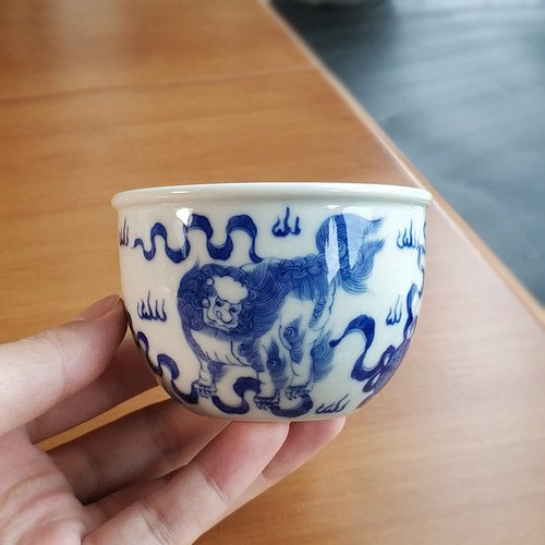 老板改行全场5折 景德镇茶具柴窑青花全手工手绘三狮束口杯140ml